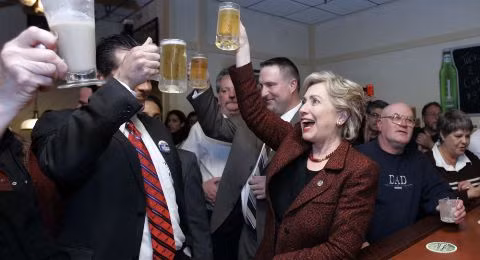 Giá nào để được ăn tối với bà Hillary Clinton? ảnh 1