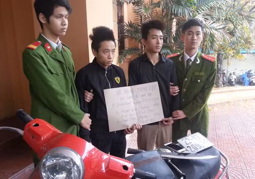 Dùng đao táo tợn cướp xe máy ở Cầu Giấy ảnh 1