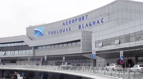 Pháp sơ tán sân bay Toulouse và triển khai quân đội ảnh 1