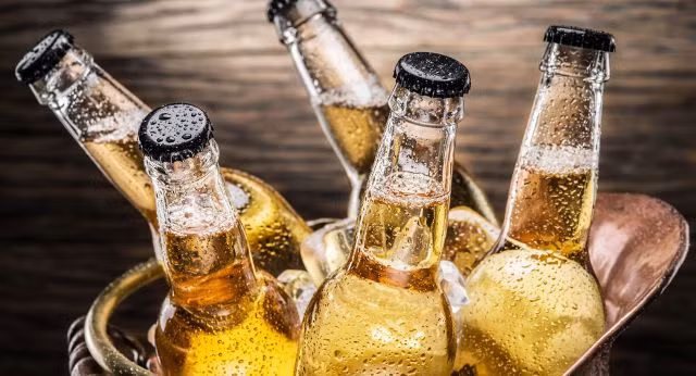 Công ty Mỹ tuyển nhân viên chỉ để uống bia và đi du lịch ảnh 1