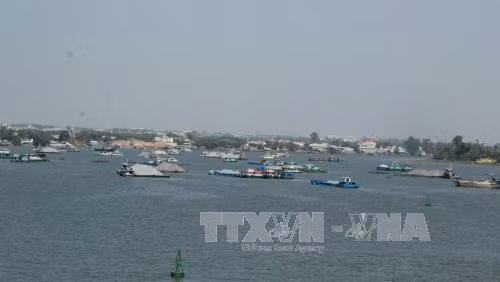 Ùn ứ ghe tàu khu vực cầu Ghềnh bị sập ảnh 1