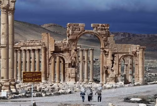 Máy bay Nga tiêu diệt hơn 100 phiến quân ở Palmyra ảnh 1