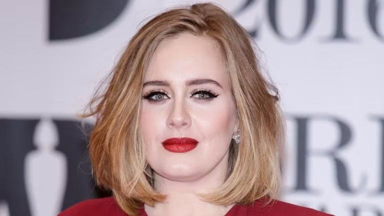 Ảnh riêng tư của Adele bị fan cuồng tung lên mạng ảnh 1