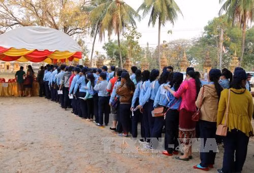 Người dân Lào nô nức đi bầu cử Quốc hội khóa VIII ảnh 1