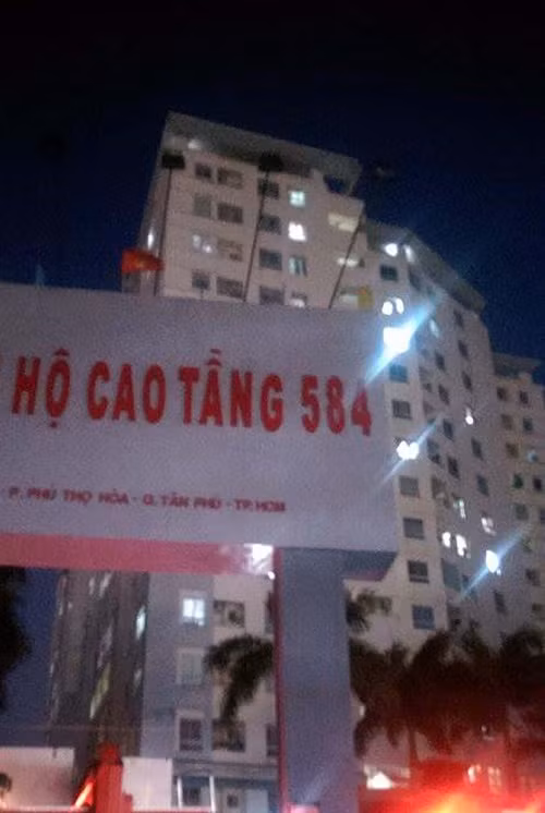 TP.HCM: 16 người mắc kẹt trong thang máy ảnh 1