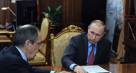 Kremlin tiết lộ "vật bí ẩn" sau lưng ông Putin ảnh 1
