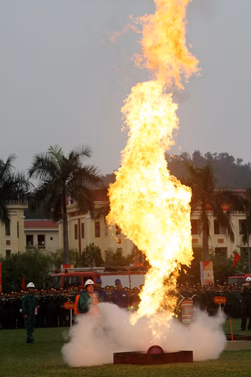 Quân khu 3 hưởng ứng Tuần lễ quốc gia an toàn phòng chống cháy nổ ảnh 4