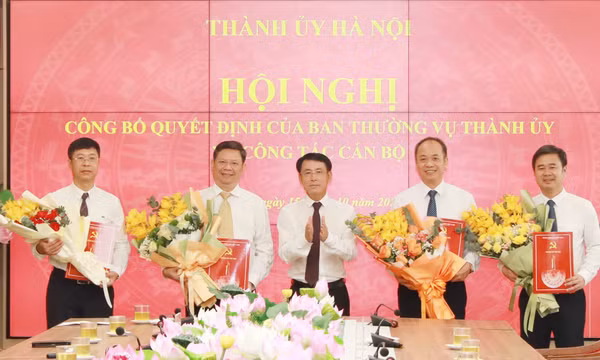 Hà Nội công bố các quyết định về công tác cán bộ