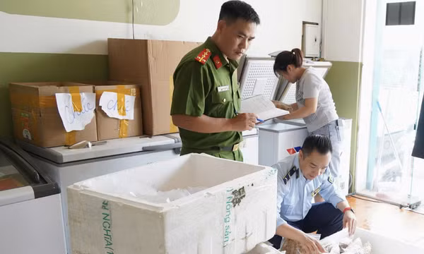 Hà Nội: Tạm giữ 240 kg nguyên liệu bánh Trung thu vi phạm