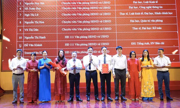 Số lượng, cơ cấu Ủy viên UBND cấp xã được xác định như thế nào?