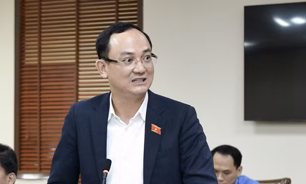 Đứng ngoài lưới an sinh, về già lái xe công nghệ không có chỗ dựa