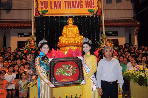 Hoa hậu Dân tộc làm từ thiện nhân dịp lễ Vu Lan ảnh 3