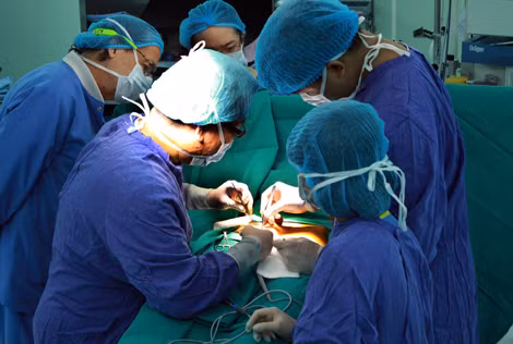 Cứu sống nam thanh niên bị đâm thủng tim ảnh 1