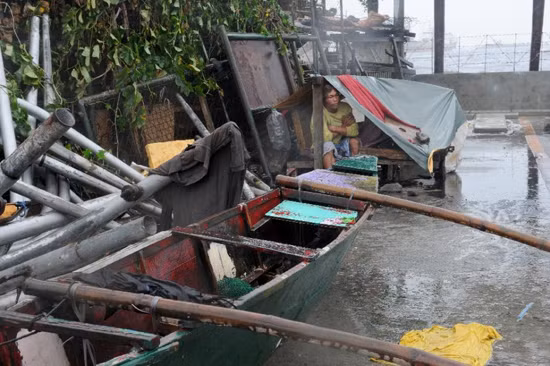 Philippines ngả nghiêng vì bão Koppu ảnh 5