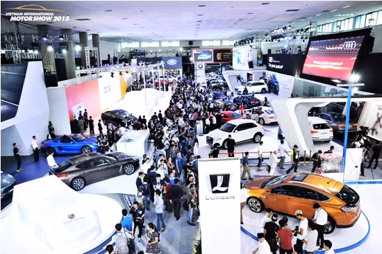 Đã có hơn 20.000 lượt khách tới thăm quan Triển lãm Ô tô Quốc tế Việt Nam 2015 ảnh 1