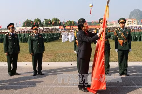 Chủ tịch nước trao Huân chương Quân công hạng Nhất cho Lực lượng vũ trang Quân khu 1 ảnh 1