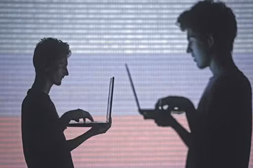 Hacker Nga - Càng thông minh, càng nguy hiểm ảnh 1