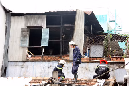 TP.HCM: Cháy nhà sát chợ Bàn Cờ, dân cư hoảng loạn ảnh 1