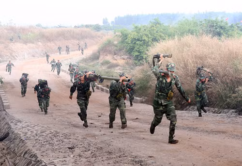 Binh đoàn Cửu Long diễn tập chiến thuật, bắn đạn thật ảnh 2