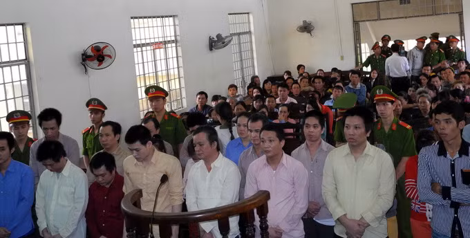 23 bị cáo trong đường dây 'chăn dắt' tiếp viên karaoke đều lĩnh án tù ảnh 1