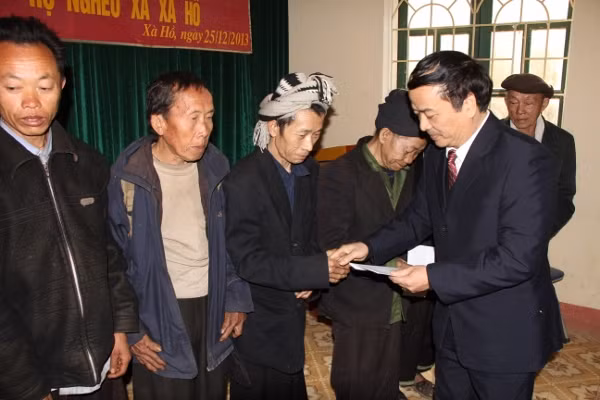 Ban Chỉ đạo Tây Bắc tặng quà các hộ khó khăn dân tộc miền núi ảnh 3