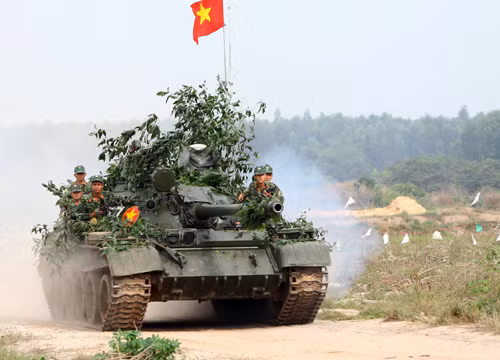 Binh đoàn Cửu Long diễn tập chiến thuật, bắn đạn thật ảnh 1