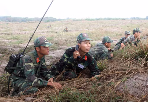 Binh đoàn Cửu Long diễn tập chiến thuật, bắn đạn thật ảnh 8