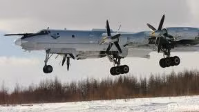 Không quân Nhật báo động về sự xuất hiện máy bay Tu-142 của Nga ảnh 1