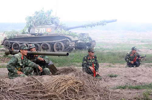 Binh đoàn Cửu Long diễn tập chiến thuật, bắn đạn thật ảnh 10