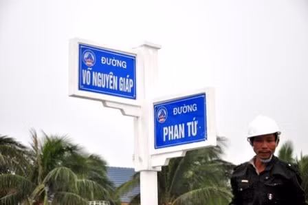 Gắn biển tên đường mang tên Đại tướng Võ Nguyên Giáp ảnh 1