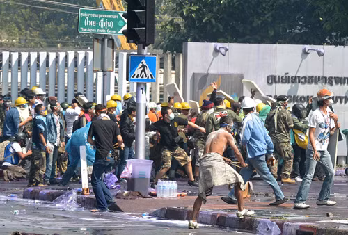 Cảnh bạo động dữ dội ở Bangkok ảnh 2