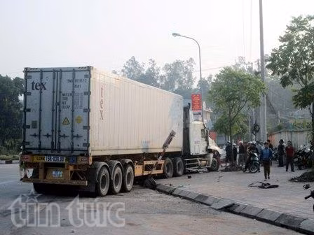 Xe tải đấu đầu xe container, phụ xe tử vong tại chỗ ảnh 4