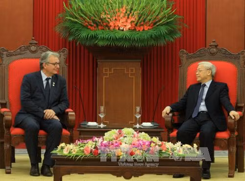 Đoàn Đảng Cộng sản Pháp thăm Việt Nam ảnh 1