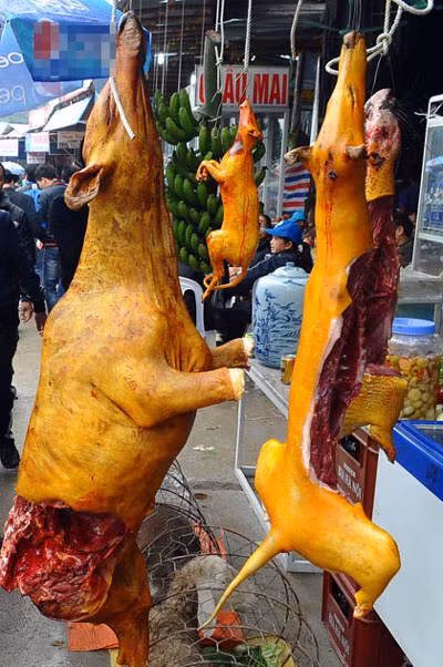 Thịt động vật tràn ngập lối lên chùa Hương ảnh 3