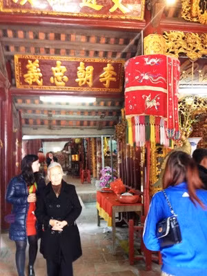 Đầu năm yên bình đi lễ cầu may ảnh 4