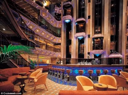 Tàu Carnival Triumph được kéo về Mỹ ảnh 5