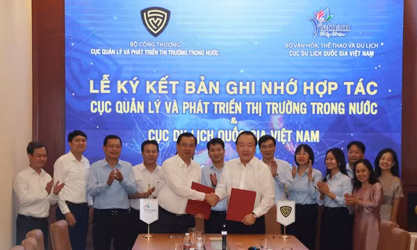 Hợp tác phát triển du lịch mua sắm, mở rộng đầu ra cho hàng Việt