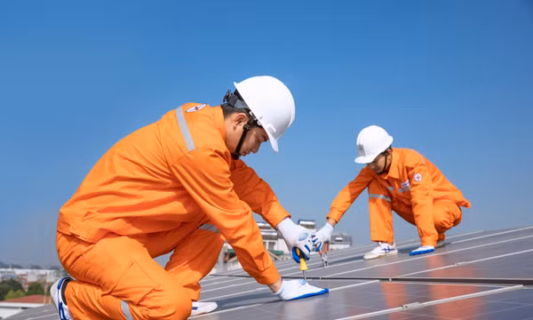 EVNHANOI: Điện mặt trời mái nhà giúp tiết kiệm chi phí, phát triển xanh