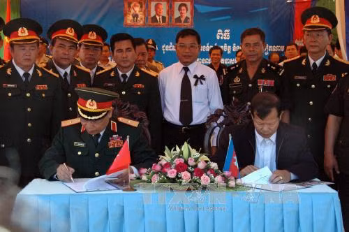 Đón nhận hài cốt liệt sĩ Việt Nam tại tỉnh Kompong Chhnang ảnh 1