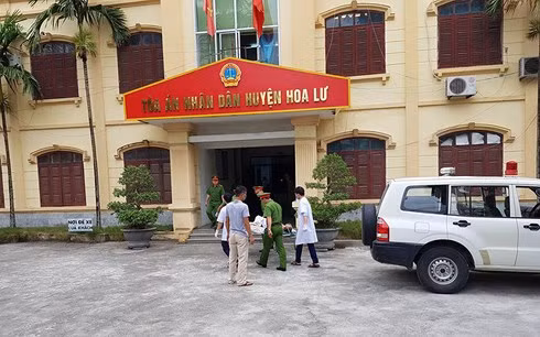 Chánh án TAND tỉnh Ninh Bình: Đang xem xét vụ bé gái bị kẻ nhiễm HIV xâm hại ảnh 1
