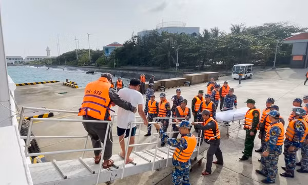 Cảnh sát biển mở rộng tìm kiếm 19 ngư dân mất liên lạc ở Trường Sa