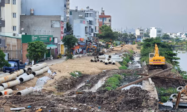 hiều vướng mắc khiến dự án kênh Tham Lương – Bến Cát – Rạch Nước Lên chậm tiến độ.