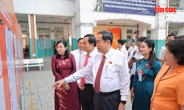 Chủ tịch Quốc hội Trần Thanh Mẫn dự Ngày bầu cử tại xã Hóc Môn.