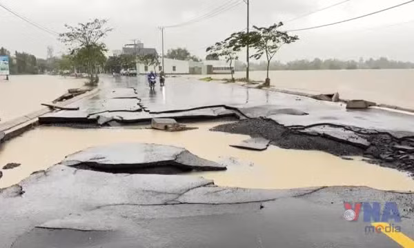 Tập trung khắc phục hạ tầng cơ sở sau mưa lũ
