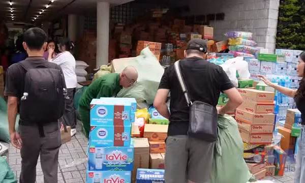 TP. Hồ Chí Minh hỗ trợ tỉnh Khánh Hòa 105 tấn hàng hóa, nhu yếu phẩm