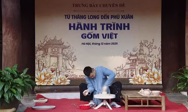 Cảm nhận hành trình gốm Việt từ Thăng Long đến Phú Xuân