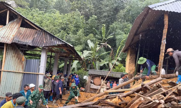 Bộ đội biên phòng khẩn trương tìm kiếm người mất tích do mưa lũ ở Tuyên Quang