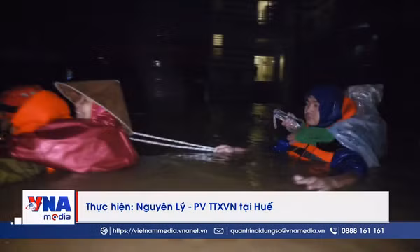 Công an Huế xuyên đêm đưa bệnh nhân đến nơi an toàn