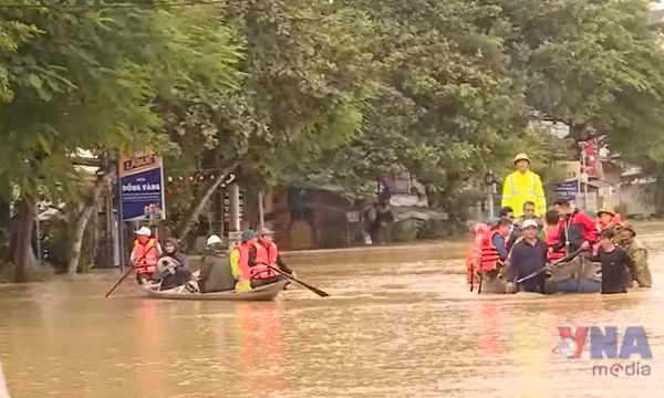 Bí thư Thành ủy Đà Nẵng đi kiểm tra vùng sạt lở, ngập lụt