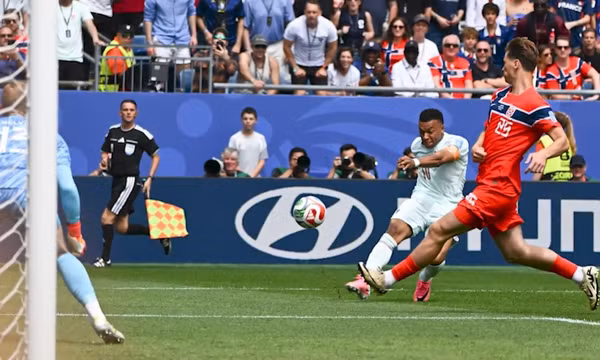 Lăn cùng trái bóng Trionda ngày 27/6: Tây Ban Nha và Pháp thị uy sức mạnh, Cape Verde viết cổ tích World Cup